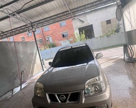 Серый Ниссан ИксТрейл, объемом двигателя 2 л и пробегом 262 тыс. км за 7079 $, фото 4 на Automoto.ua