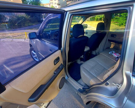 Сірий Ніссан ІксТрейл, об'ємом двигуна 2 л та пробігом 305 тис. км за 5200 $, фото 7 на Automoto.ua