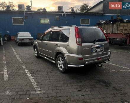 Серый Ниссан ИксТрейл, объемом двигателя 2.5 л и пробегом 320 тыс. км за 4800 $, фото 3 на Automoto.ua