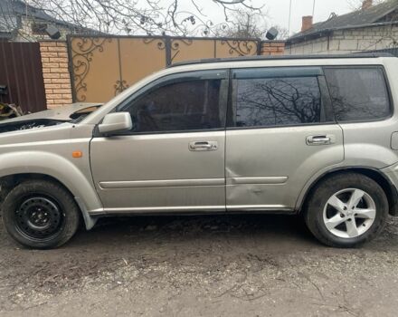 Серый Ниссан ИксТрейл, объемом двигателя 2 л и пробегом 280 тыс. км за 3500 $, фото 2 на Automoto.ua