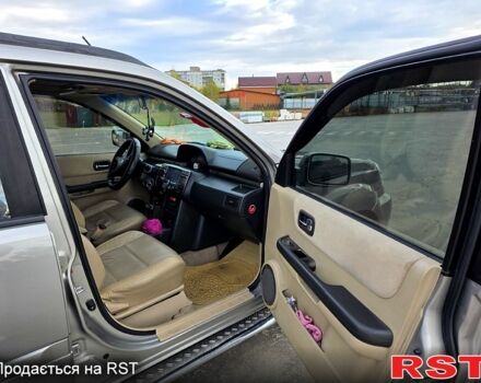 Серый Ниссан ИксТрейл, объемом двигателя 2 л и пробегом 220 тыс. км за 5800 $, фото 2 на Automoto.ua