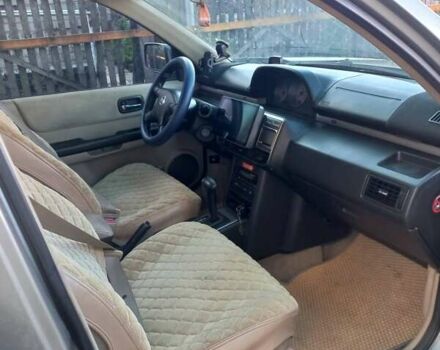 Сірий Ніссан ІксТрейл, об'ємом двигуна 2 л та пробігом 253 тис. км за 5500 $, фото 5 на Automoto.ua