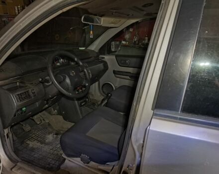 Серый Ниссан ИксТрейл, объемом двигателя 2.2 л и пробегом 250 тыс. км за 3800 $, фото 2 на Automoto.ua