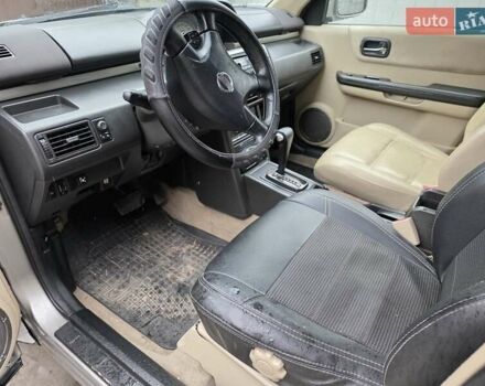 Сірий Ніссан ІксТрейл, об'ємом двигуна 2 л та пробігом 335 тис. км за 4800 $, фото 12 на Automoto.ua