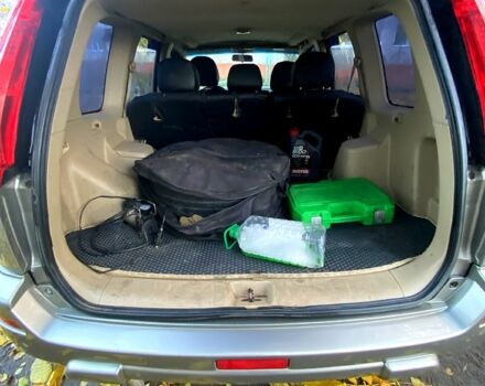 Серый Ниссан ИксТрейл, объемом двигателя 2 л и пробегом 251 тыс. км за 5600 $, фото 5 на Automoto.ua