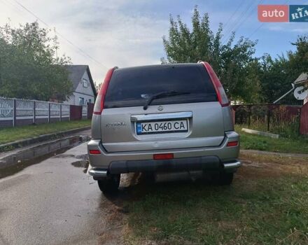Серый Ниссан ИксТрейл, объемом двигателя 2 л и пробегом 280 тыс. км за 6000 $, фото 3 на Automoto.ua