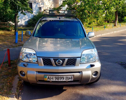 Сірий Ніссан ІксТрейл, об'ємом двигуна 2 л та пробігом 305 тис. км за 5200 $, фото 1 на Automoto.ua