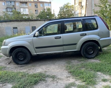 Сірий Ніссан ІксТрейл, об'ємом двигуна 0 л та пробігом 200 тис. км за 3000 $, фото 2 на Automoto.ua