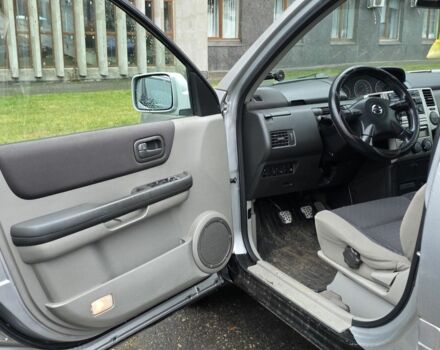 Серый Ниссан ИксТрейл, объемом двигателя 2.2 л и пробегом 260 тыс. км за 4199 $, фото 12 на Automoto.ua