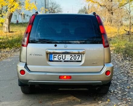 Серый Ниссан ИксТрейл, объемом двигателя 2.2 л и пробегом 270 тыс. км за 3750 $, фото 5 на Automoto.ua