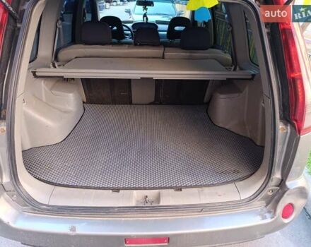 Серый Ниссан ИксТрейл, объемом двигателя 2.2 л и пробегом 345 тыс. км за 6800 $, фото 12 на Automoto.ua