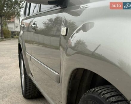 Серый Ниссан ИксТрейл, объемом двигателя 2.5 л и пробегом 265 тыс. км за 6000 $, фото 1 на Automoto.ua