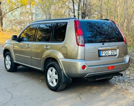 Серый Ниссан ИксТрейл, объемом двигателя 2.2 л и пробегом 270 тыс. км за 3750 $, фото 4 на Automoto.ua