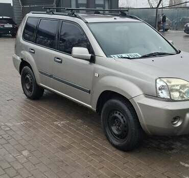 Сірий Ніссан ІксТрейл, об'ємом двигуна 2.2 л та пробігом 327 тис. км за 3071 $, фото 2 на Automoto.ua