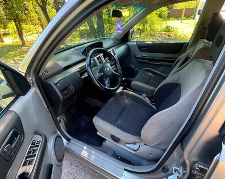 Серый Ниссан ИксТрейл, объемом двигателя 2.2 л и пробегом 170 тыс. км за 6200 $, фото 3 на Automoto.ua