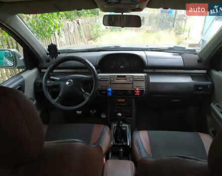 Серый Ниссан ИксТрейл, объемом двигателя 2.2 л и пробегом 300 тыс. км за 3700 $, фото 3 на Automoto.ua