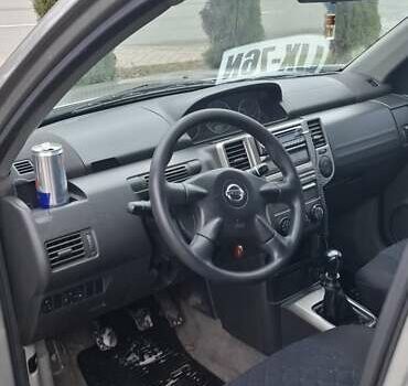 Сірий Ніссан ІксТрейл, об'ємом двигуна 2.2 л та пробігом 327 тис. км за 3071 $, фото 1 на Automoto.ua