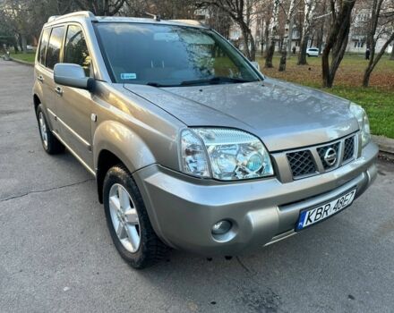 Серый Ниссан ИксТрейл, объемом двигателя 2.2 л и пробегом 319 тыс. км за 4000 $, фото 2 на Automoto.ua