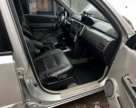 Серый Ниссан ИксТрейл, объемом двигателя 2.2 л и пробегом 391 тыс. км за 5000 $, фото 6 на Automoto.ua