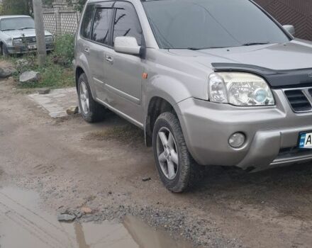 Серый Ниссан ИксТрейл, объемом двигателя 2 л и пробегом 290 тыс. км за 4950 $, фото 1 на Automoto.ua