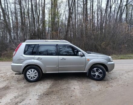 Серый Ниссан ИксТрейл, объемом двигателя 2.2 л и пробегом 333 тыс. км за 2500 $, фото 4 на Automoto.ua