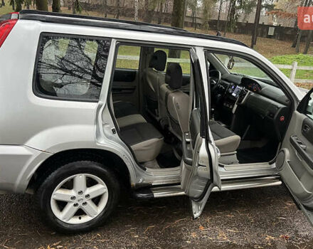 Серый Ниссан ИксТрейл, объемом двигателя 2.2 л и пробегом 323 тыс. км за 4000 $, фото 12 на Automoto.ua