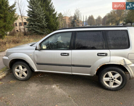 Серый Ниссан ИксТрейл, объемом двигателя 2.2 л и пробегом 195 тыс. км за 3000 $, фото 3 на Automoto.ua