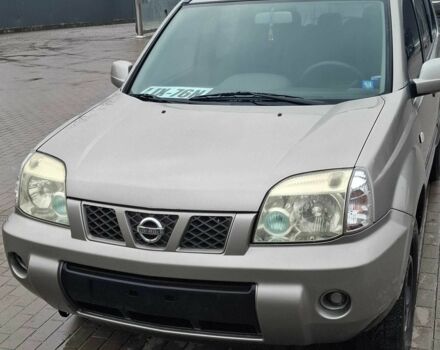 Серый Ниссан ИксТрейл, объемом двигателя 2.2 л и пробегом 327 тыс. км за 3077 $, фото 7 на Automoto.ua