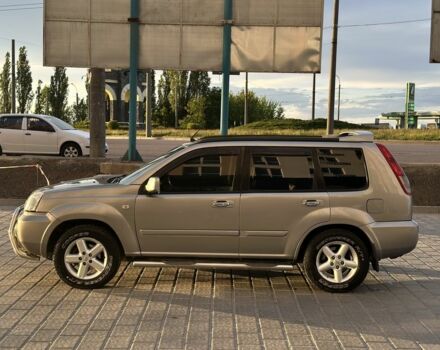 Серый Ниссан ИксТрейл, объемом двигателя 2 л и пробегом 160 тыс. км за 7000 $, фото 2 на Automoto.ua