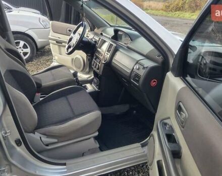 Серый Ниссан ИксТрейл, объемом двигателя 2.18 л и пробегом 337 тыс. км за 5950 $, фото 8 на Automoto.ua