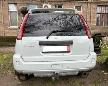 Серый Ниссан ИксТрейл, объемом двигателя 2.2 л и пробегом 350 тыс. км за 3700 $, фото 3 на Automoto.ua