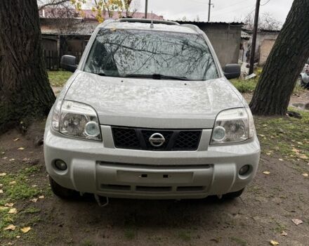 Серый Ниссан ИксТрейл, объемом двигателя 2.2 л и пробегом 350 тыс. км за 3700 $, фото 2 на Automoto.ua