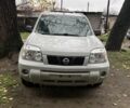 Серый Ниссан ИксТрейл, объемом двигателя 2.2 л и пробегом 350 тыс. км за 3700 $, фото 2 на Automoto.ua