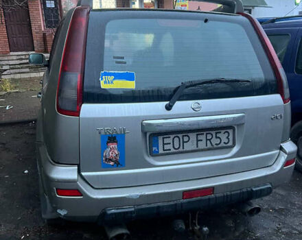 Серый Ниссан ИксТрейл, объемом двигателя 2.2 л и пробегом 300 тыс. км за 3700 $, фото 2 на Automoto.ua