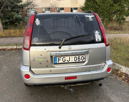 Серый Ниссан ИксТрейл, объемом двигателя 2.2 л и пробегом 195 тыс. км за 3000 $, фото 2 на Automoto.ua