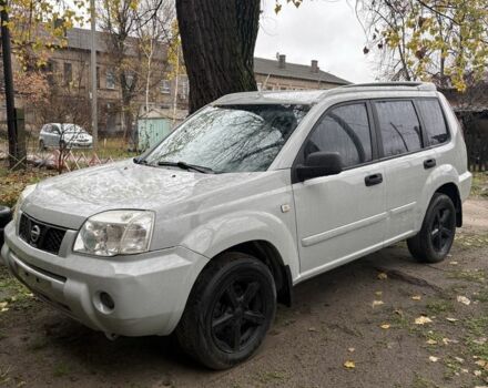 Серый Ниссан ИксТрейл, объемом двигателя 2.2 л и пробегом 350 тыс. км за 3700 $, фото 1 на Automoto.ua