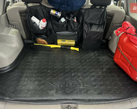 Серый Ниссан ИксТрейл, объемом двигателя 2.2 л и пробегом 323 тыс. км за 4000 $, фото 11 на Automoto.ua