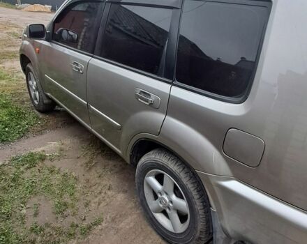 Серый Ниссан ИксТрейл, объемом двигателя 2 л и пробегом 290 тыс. км за 4950 $, фото 7 на Automoto.ua