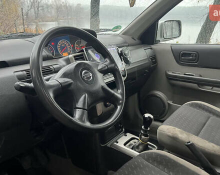 Серый Ниссан ИксТрейл, объемом двигателя 2.2 л и пробегом 323 тыс. км за 4000 $, фото 9 на Automoto.ua