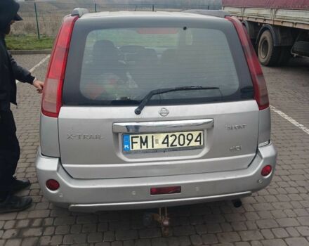 Серый Ниссан ИксТрейл, объемом двигателя 2.2 л и пробегом 260 тыс. км за 4300 $, фото 3 на Automoto.ua