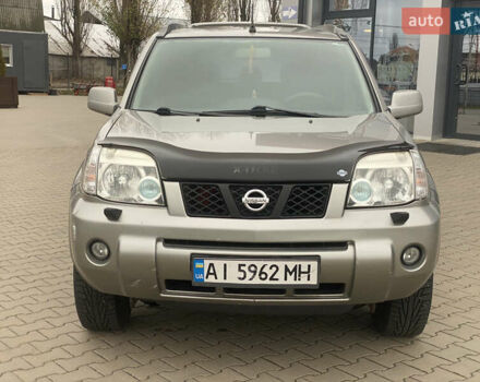 Серый Ниссан ИксТрейл, объемом двигателя 2 л и пробегом 246 тыс. км за 4499 $, фото 2 на Automoto.ua