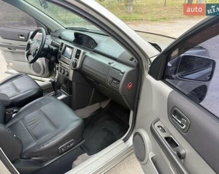 Серый Ниссан ИксТрейл, объемом двигателя 2.5 л и пробегом 265 тыс. км за 6000 $, фото 19 на Automoto.ua