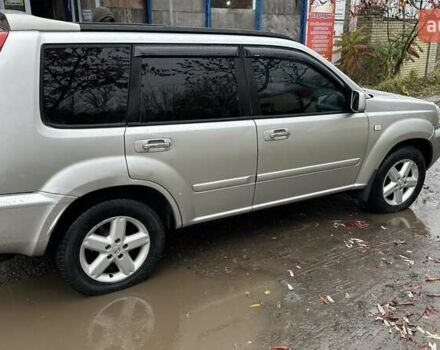 Серый Ниссан ИксТрейл, объемом двигателя 2.2 л и пробегом 391 тыс. км за 5000 $, фото 3 на Automoto.ua