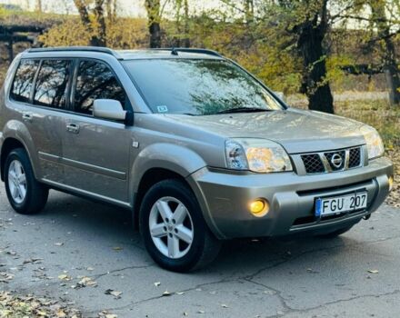 Серый Ниссан ИксТрейл, объемом двигателя 2.2 л и пробегом 270 тыс. км за 3750 $, фото 3 на Automoto.ua