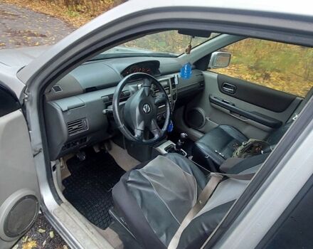 Серый Ниссан ИксТрейл, объемом двигателя 2 л и пробегом 450 тыс. км за 4042 $, фото 4 на Automoto.ua