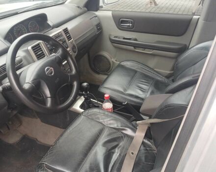 Серый Ниссан ИксТрейл, объемом двигателя 2.2 л и пробегом 260 тыс. км за 4300 $, фото 4 на Automoto.ua