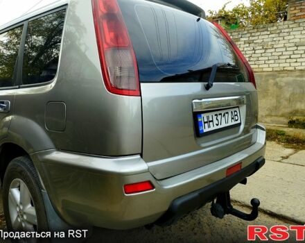 Серый Ниссан ИксТрейл, объемом двигателя 2.2 л и пробегом 240 тыс. км за 6700 $, фото 5 на Automoto.ua