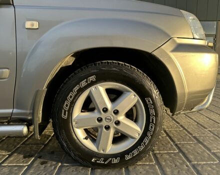 Серый Ниссан ИксТрейл, объемом двигателя 2 л и пробегом 160 тыс. км за 7000 $, фото 4 на Automoto.ua