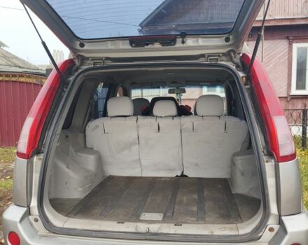 Серый Ниссан ИксТрейл, объемом двигателя 2 л и пробегом 297 тыс. км за 4500 $, фото 5 на Automoto.ua