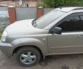 Серый Ниссан ИксТрейл, объемом двигателя 2 л и пробегом 300 тыс. км за 230000 $, фото 2 на Automoto.ua